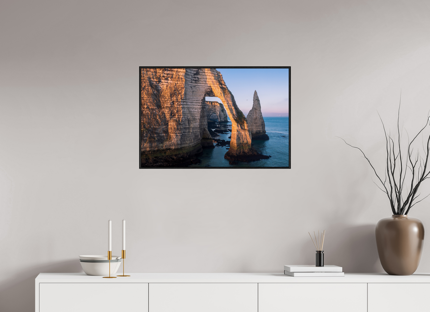 75 x 50 cm, Plexi et cadre américain Lumière dorée sur l’arche d’Étretat