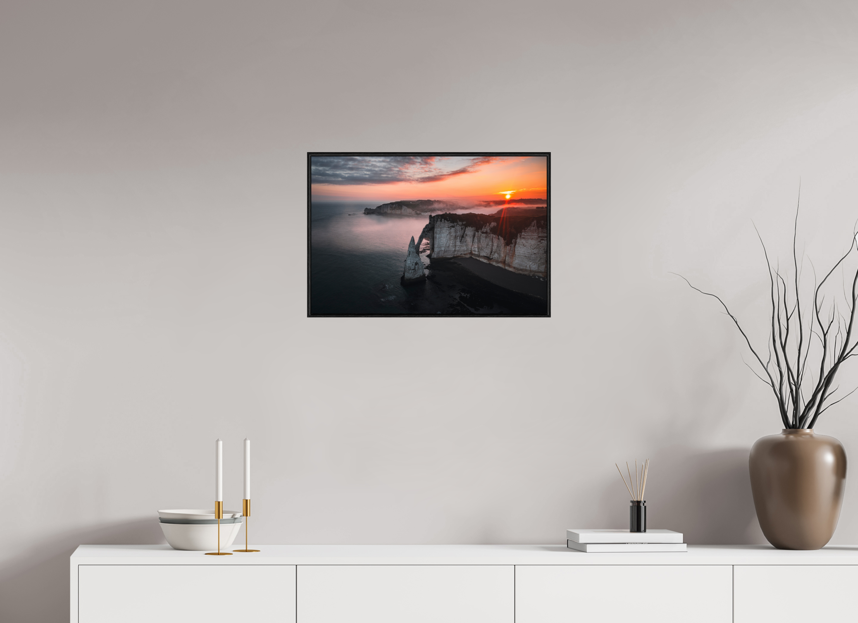 60 x 40 cm, Plexi et cadre américain Aube sur les Falaises d'Aval d'Etretat