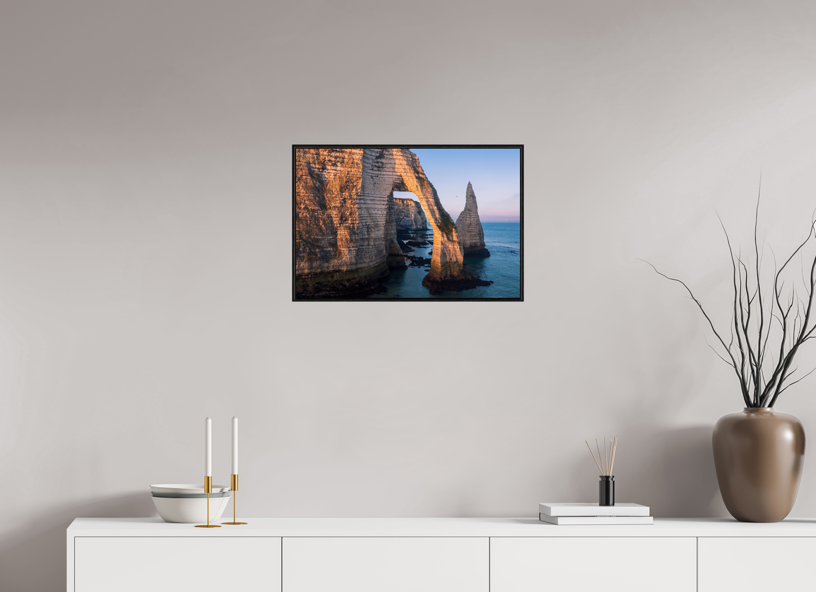60 x 40 cm, Plexi et cadre américain Lumière dorée sur l’arche d’Étretat