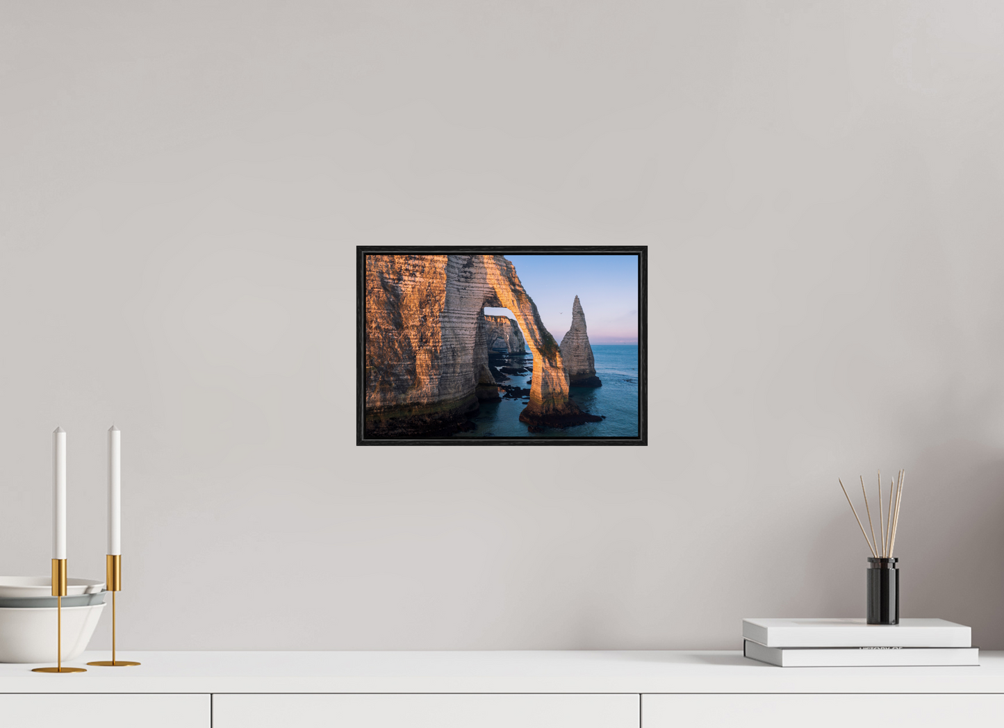 30 x 20 cm, Plexi et cadre américain Lumière dorée sur l’arche d’Étretat