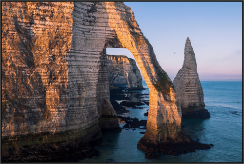 Main image Lumière dorée sur l’arche d’Étretat